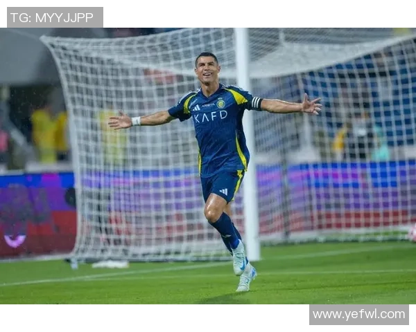 C罗英超首秀遭遇老前辈身体对抗考验展现坚韧精神